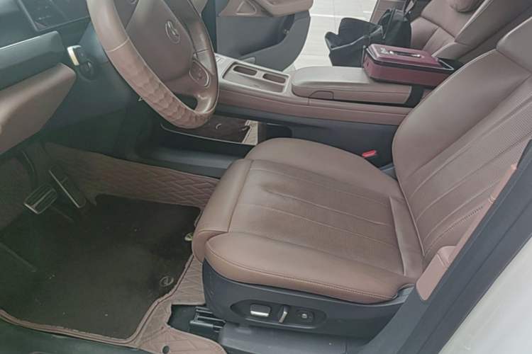 Used Nio ES8 2024 75 kWh Left Front Seat