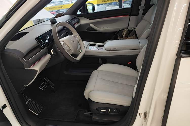 Used Nio ES8 2024 75 kWh Left Front Seat