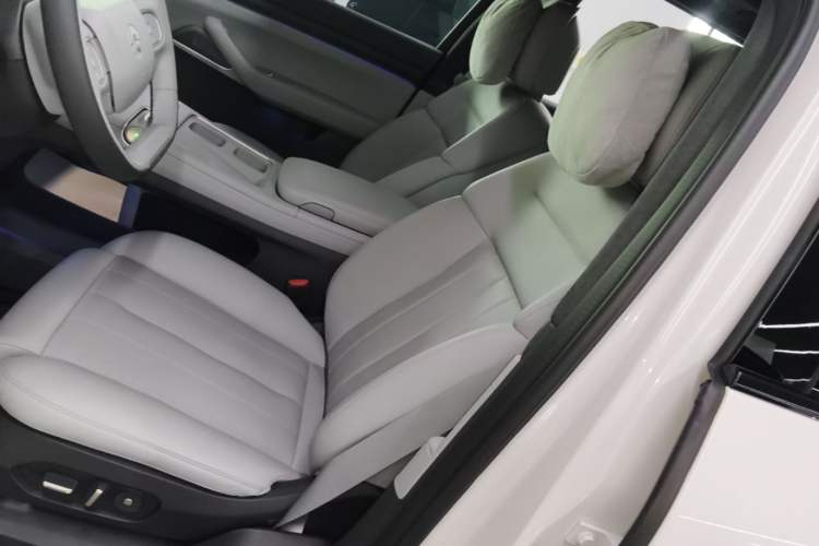 Used Nio ES8 2024 75 kWh Left Front Seat