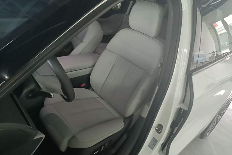 Used Nio ES8 2024 75 kWh Left Front Seat