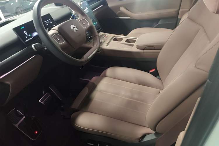 Used Nio ES8 2024 75 kWh Left Front Seat