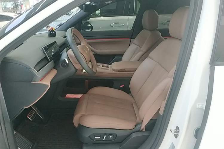 Used Nio ES8 2024 75 kWh Left Front Seat