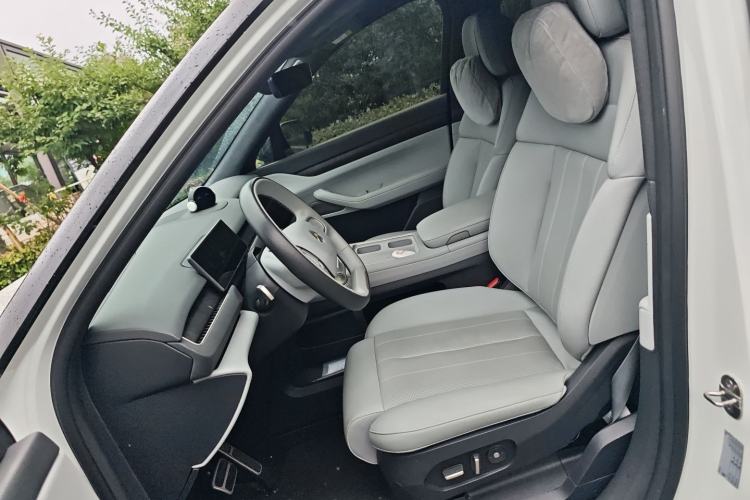 Used Nio ES8 2024 75 kWh Executive Edition Left Front Seat