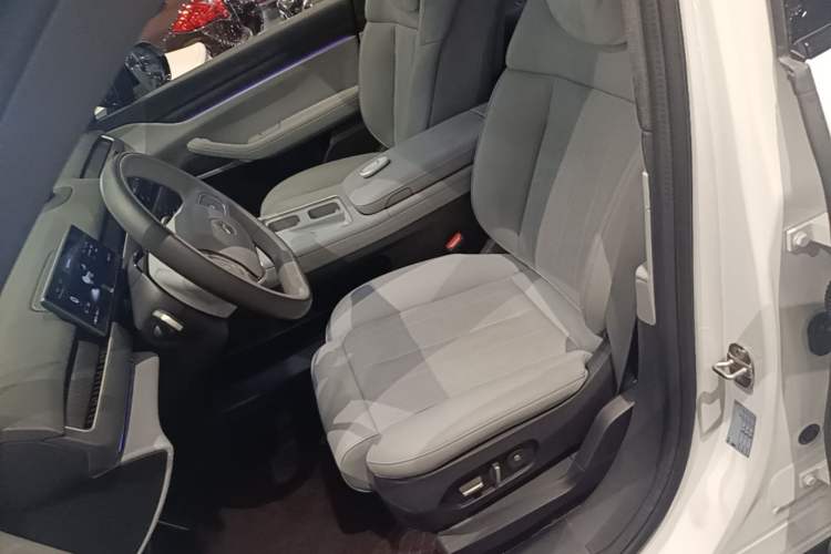 Used Nio ES8 2024 75 kWh Executive Edition Left Front Seat