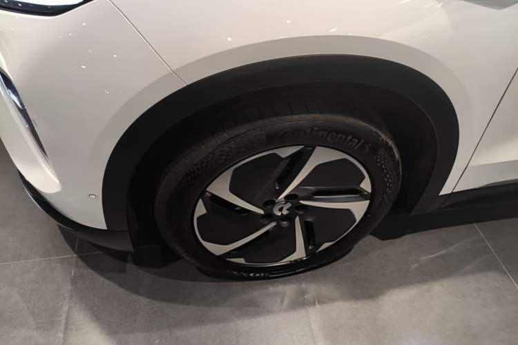 Used Nio ES8 2024 75 kWh Executive Edition Left Front Wheel Hub