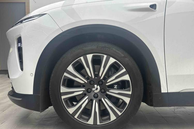 Used Nio ES8 2024 75 kWh Left Front Wheel Hub
