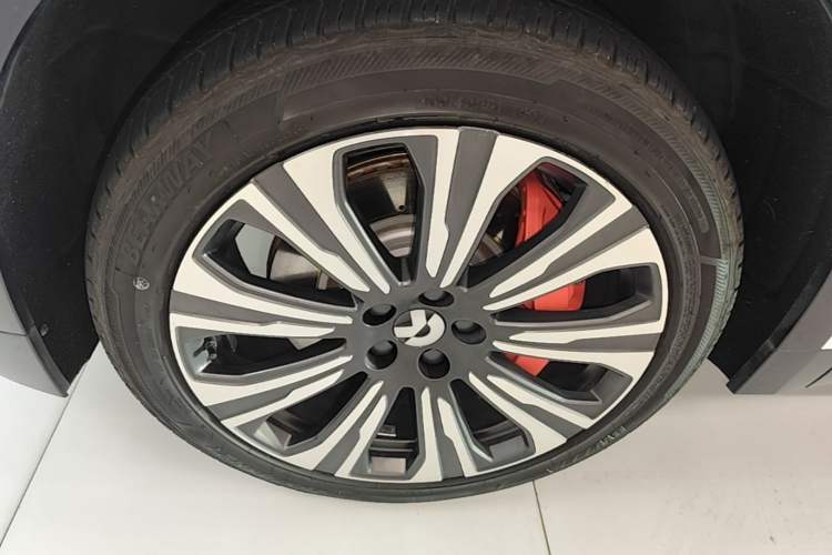 Used Nio ES8 2024 75 kWh Left Front Wheel Hub