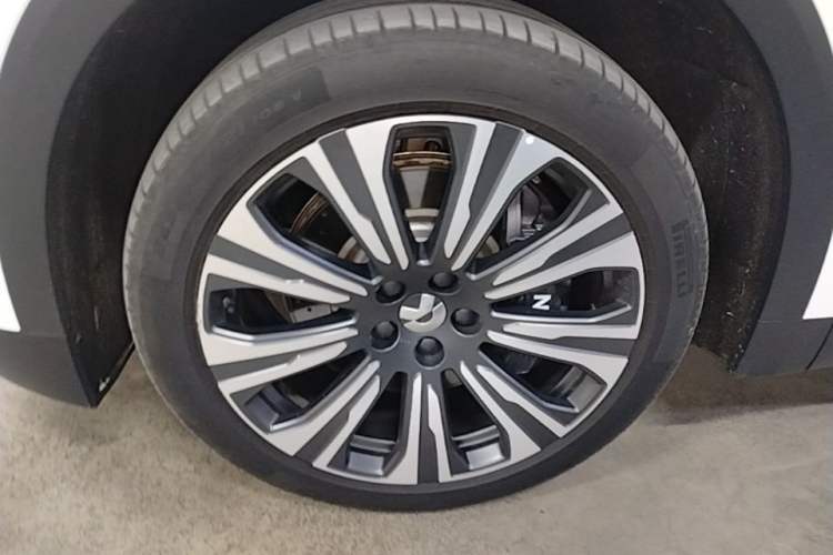Used Nio ES8 2024 75 kWh Left Front Wheel Hub