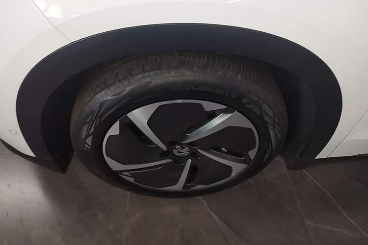 Used Nio ES8 2024 75 kWh Left Front Wheel Hub