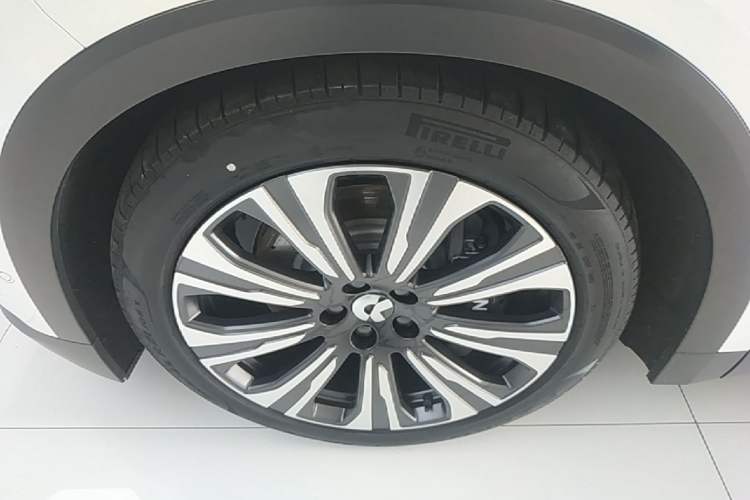 Used Nio ES8 2024 75 kWh Left Front Wheel Hub