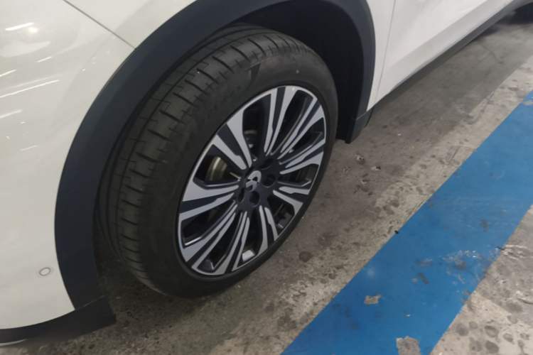 Used Nio ES8 2024 75 kWh Executive Edition Left Front Wheel Hub