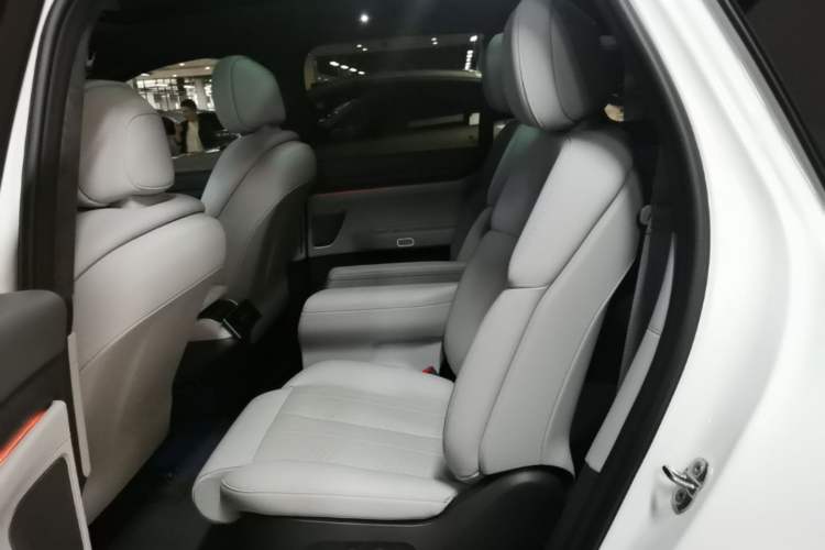 Used Nio ES8 2024 75 kWh Left Rear Seat