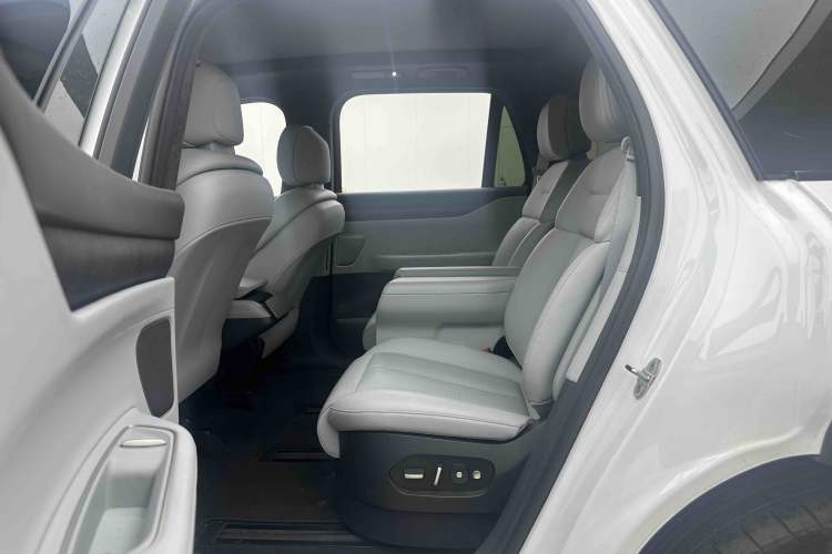 Used Nio ES8 2024 75 kWh Left Rear Seat