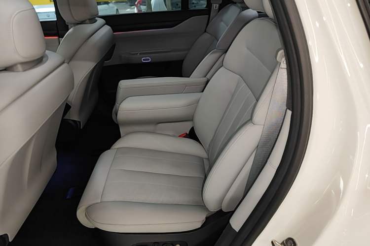 Used Nio ES8 2024 75 kWh Left Rear Seat