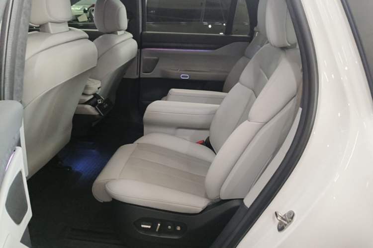 Used Nio ES8 2024 75 kWh Left Rear Seat