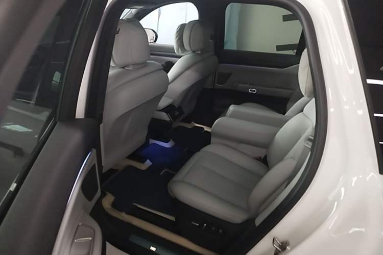 Used Nio ES8 2024 75 kWh Left Rear Seat