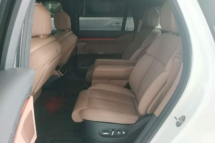 Used Nio ES8 2024 75 kWh Left Rear Seat