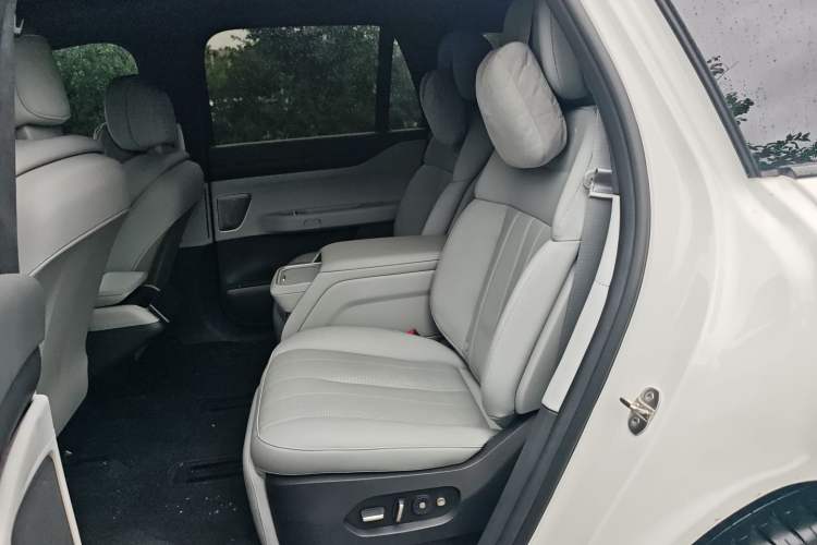 Used Nio ES8 2024 75 kWh Executive Edition Left Rear Seat