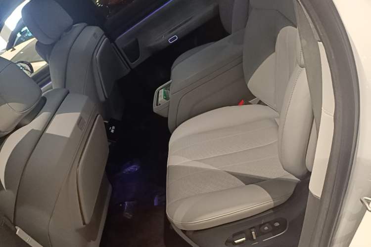 Used Nio ES8 2024 75 kWh Executive Edition Left Rear Seat