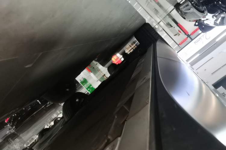 Used Nio ES8 2024 75 kWh Left Side Sill