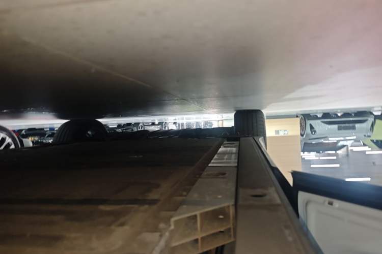 Used Nio ES8 2024 75 kWh Left Side Sill