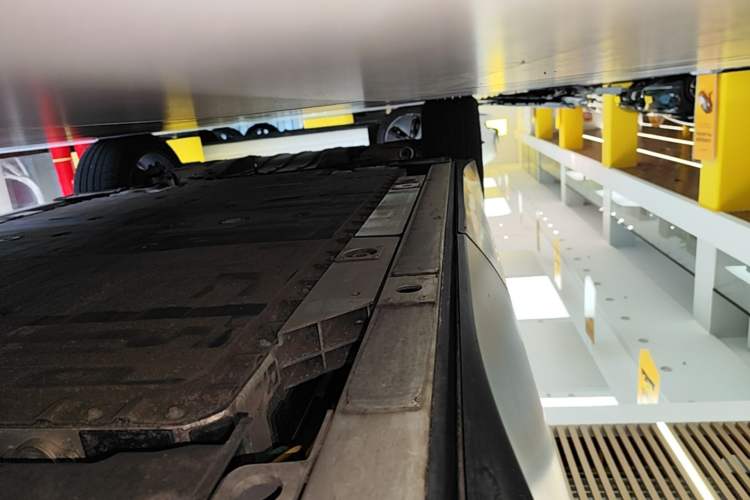 Used Nio ES8 2024 75 kWh Left Side Sill