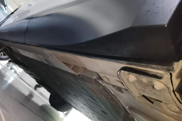 Used Nio ES8 2024 75 kWh Left Side Sill