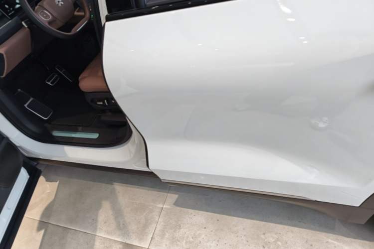 Used Nio ES8 2024 75 kWh Left Side Sill