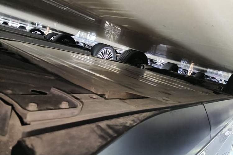 Used Nio ES8 2024 75 kWh Left Side Sill
