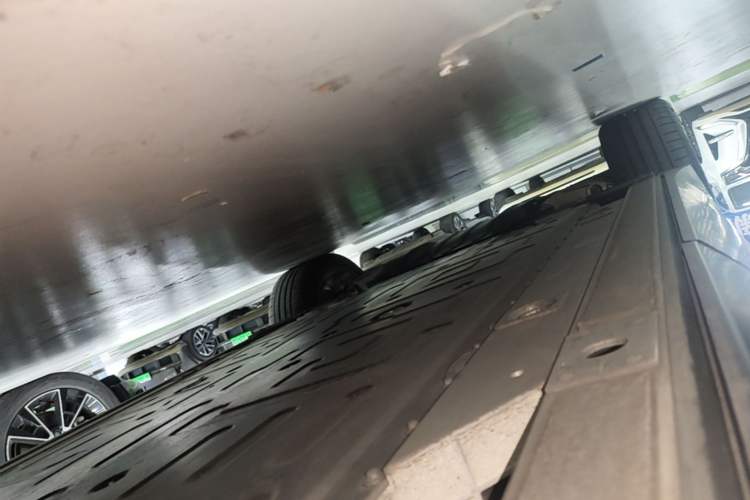 Used Nio ES8 2024 75 kWh Left Side Sill