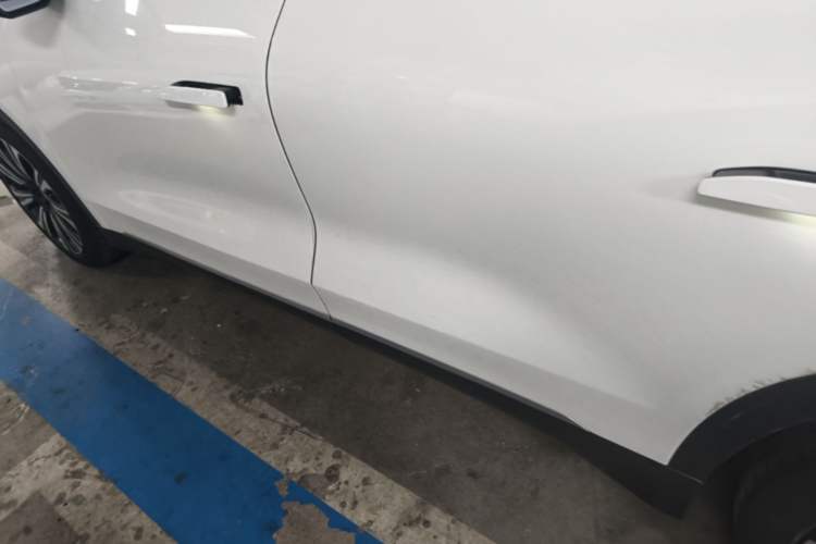 Used Nio ES8 2024 75 kWh Executive Edition Left Side Sill