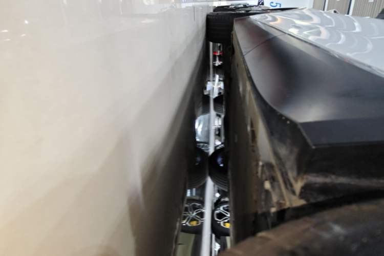 Used Nio ES8 2024 100kWh Left Side Sill