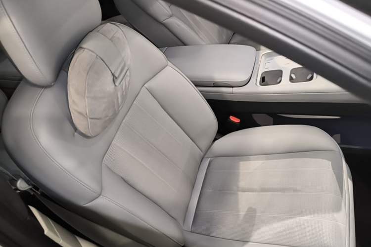 Used Nio ES8 2024 75 kWh Executive Edition Right Front Seat