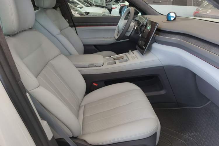 Used Nio ES8 2024 75 kWh Right Front Seat