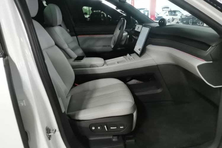 Used Nio ES8 2024 75 kWh Right Front Seat