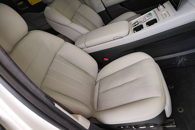 Used Nio ES8 2024 75 kWh Right Front Seat