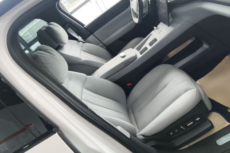 Used Nio ES8 2024 75 kWh Right Front Seat