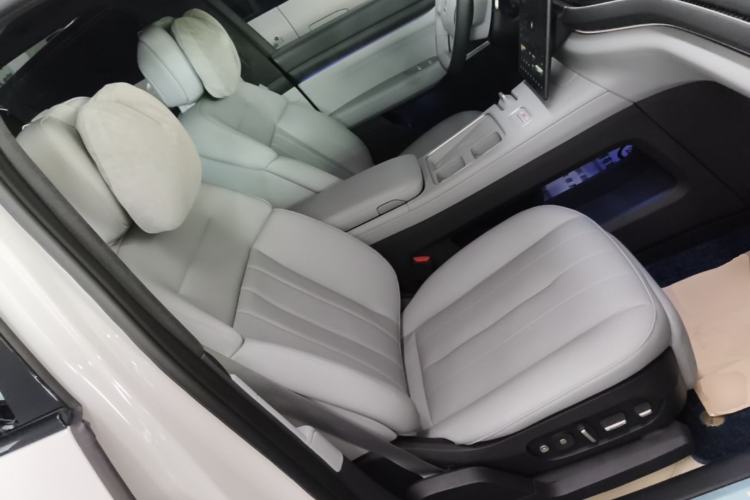 Used Nio ES8 2024 75 kWh Right Front Seat