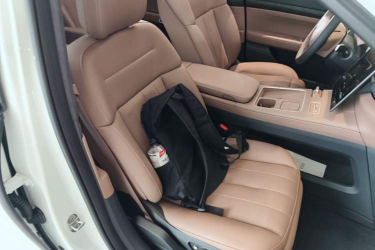 Used Nio ES8 2024 75 kWh Right Front Seat