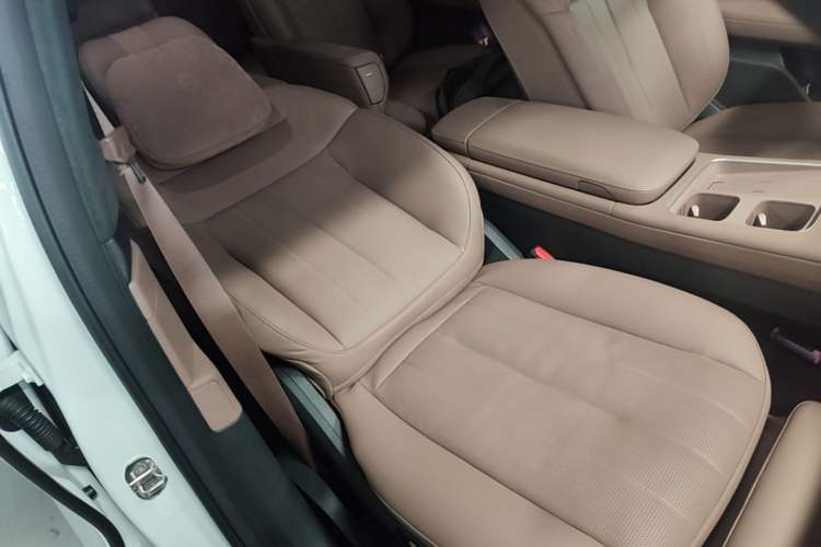 Used Nio ES8 2024 75 kWh Right Front Seat