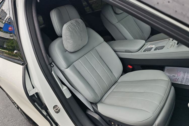 Used Nio ES8 2024 75 kWh Executive Edition Right Front Seat