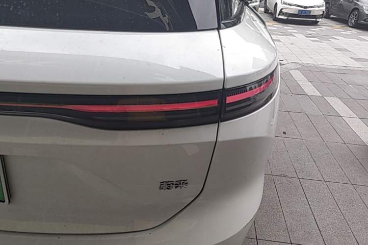 Used Nio ES8 2024 75 kWh Right Rear Taillight