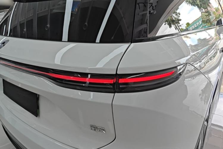 Used Nio ES8 2024 75 kWh Executive Edition Right Rear Taillight