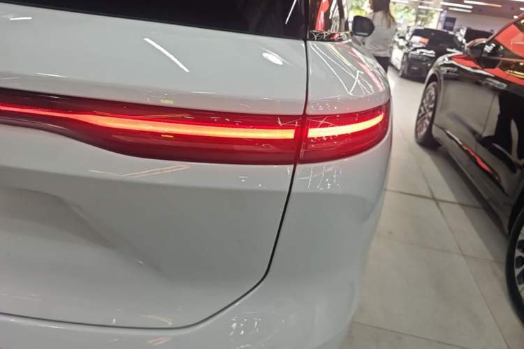 Used Nio ES8 2024 75 kWh Right Rear Taillight