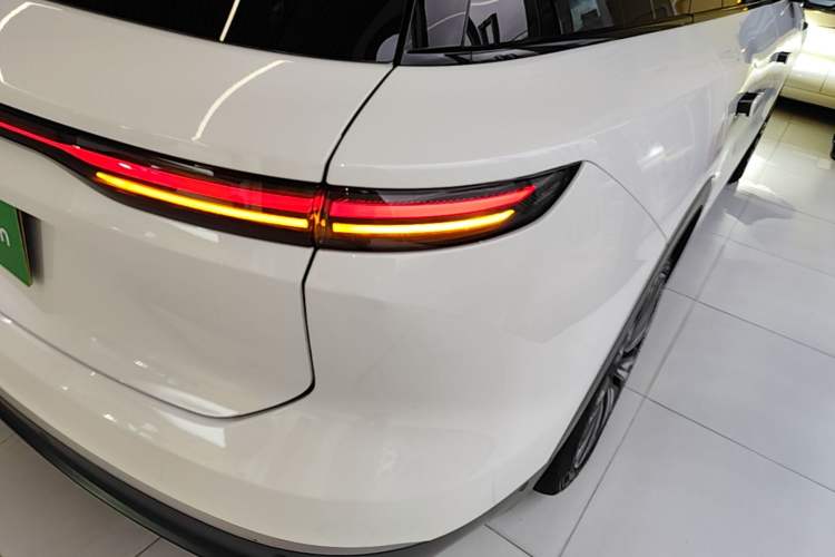 Used Nio ES8 2024 75 kWh Right Rear Taillight