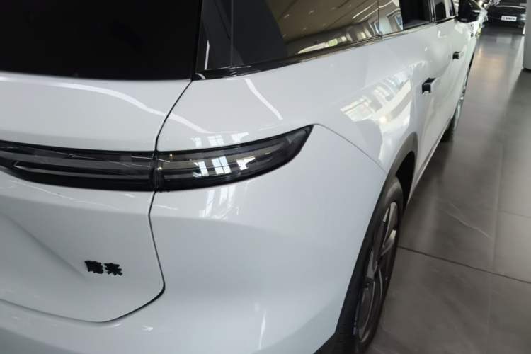 Used Nio ES8 2024 75 kWh Right Rear Taillight