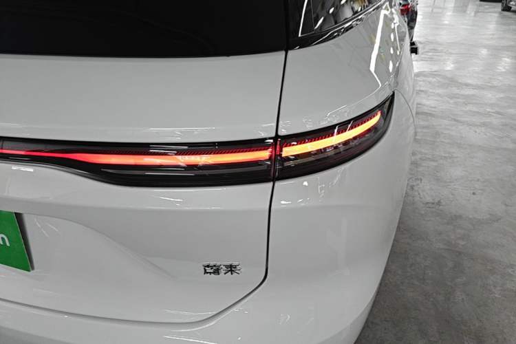 Used Nio ES8 2024 75 kWh Right Rear Taillight