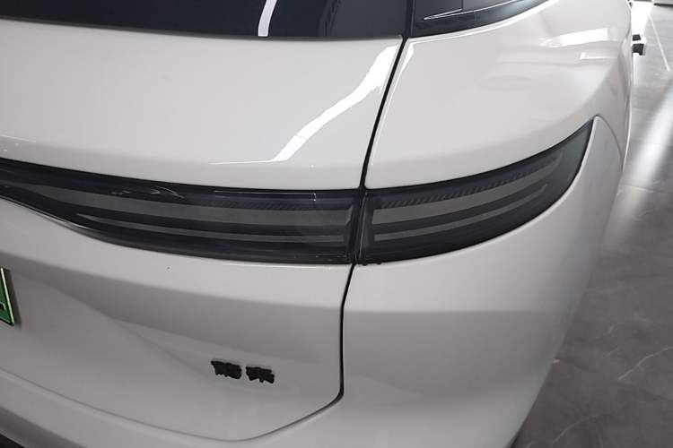 Used Nio ES8 2024 75 kWh Right Rear Taillight