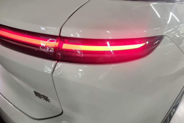 Used Nio ES8 2024 75 kWh Right Rear Taillight