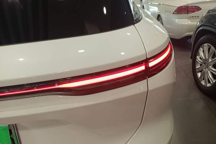 Used Nio ES8 2024 75 kWh Executive Edition Right Rear Taillight